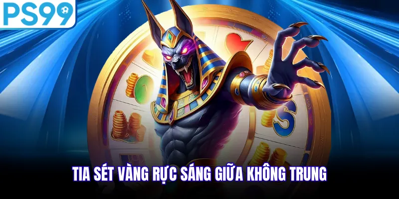 Tia sét vàng rực sáng giữa không trung